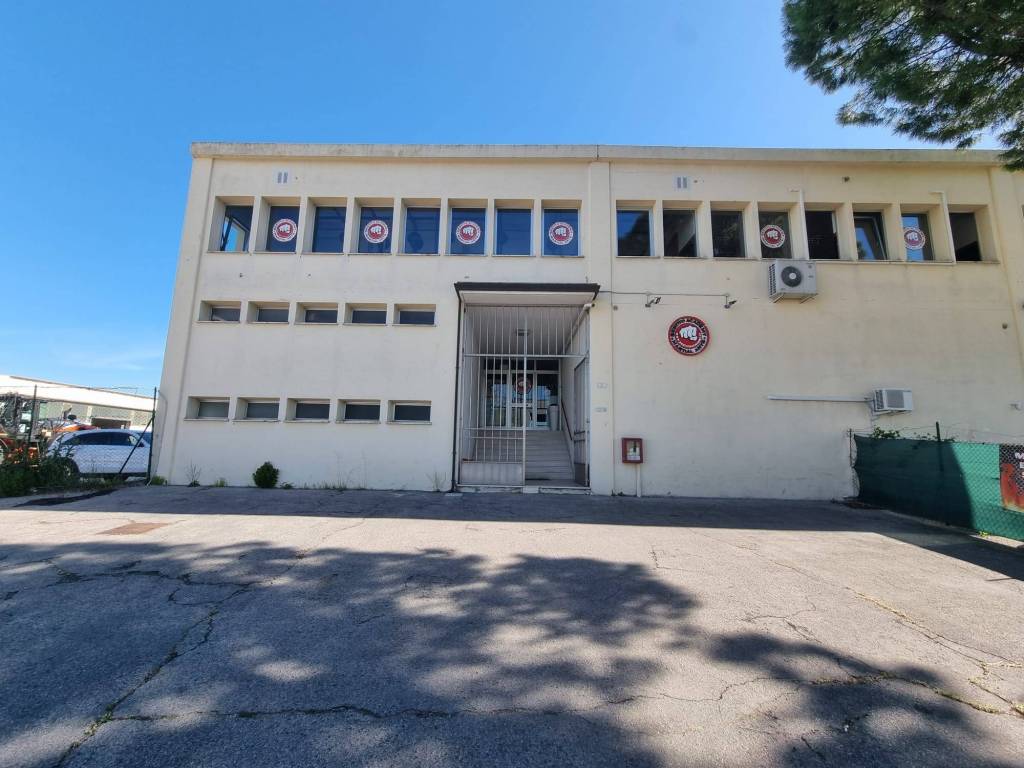 Capannone Industriale in vendita a Bastia Umbra via dei Tigli, 5