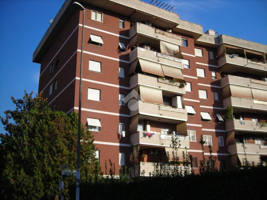 Appartamento in vendita a Roma via Fausto Gullo