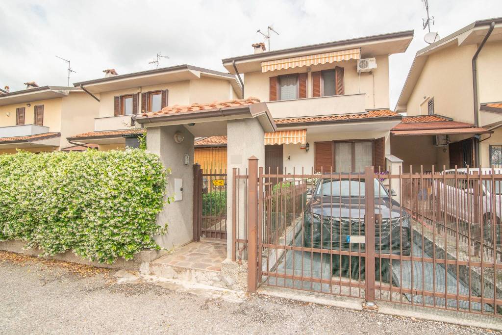 Villa a Schiera in vendita a Fara Gera d'Adda via Bergamo