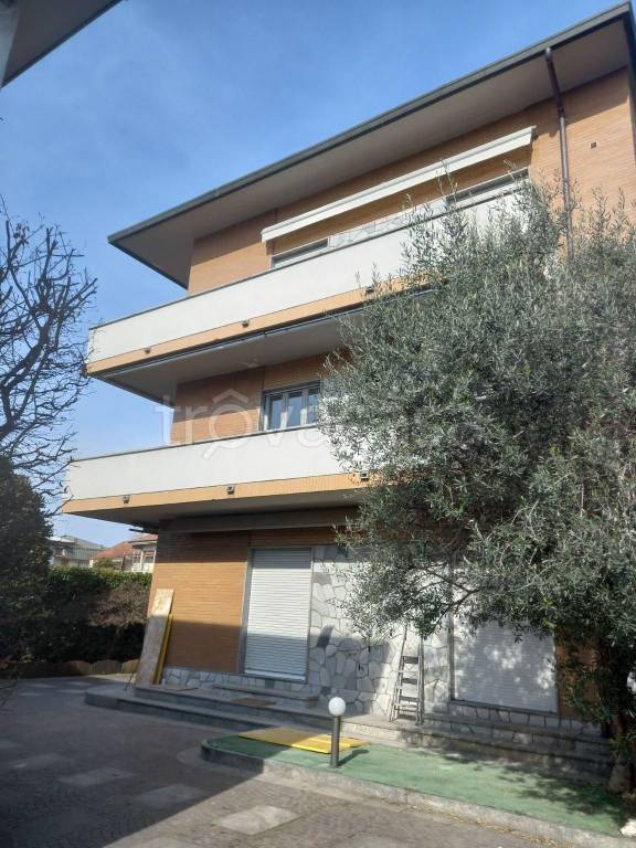 Appartamento in vendita a Borgomanero via Novara