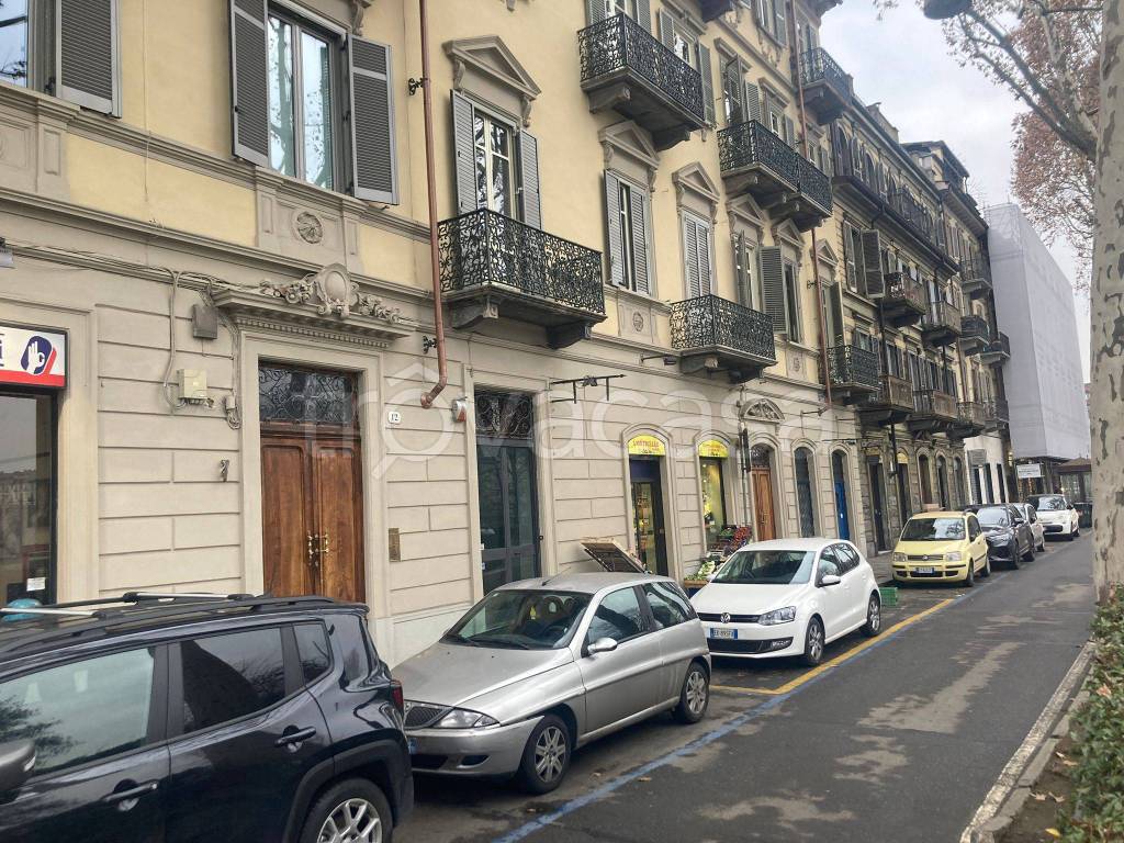 Negozio in affitto a Torino corso Casale, 12