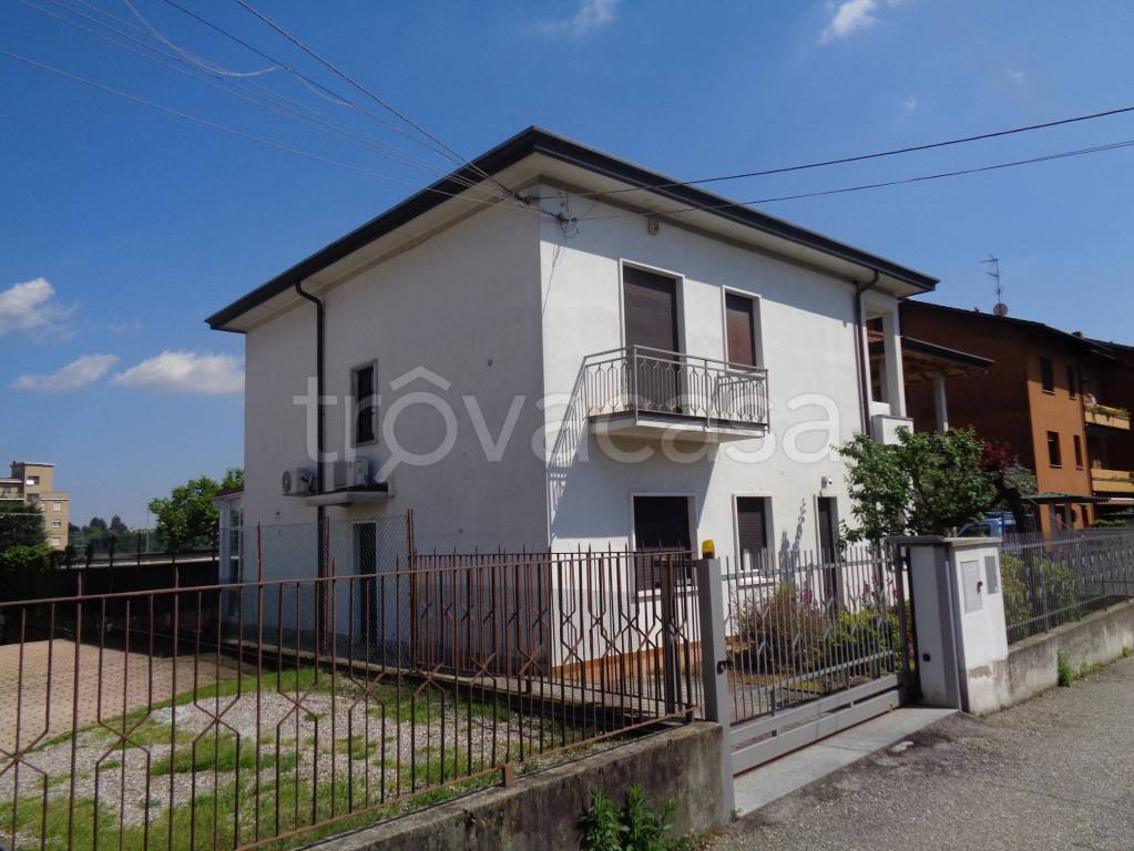 Villa in vendita a Cavaria con Premezzo via Giovanni Falcone, 84C