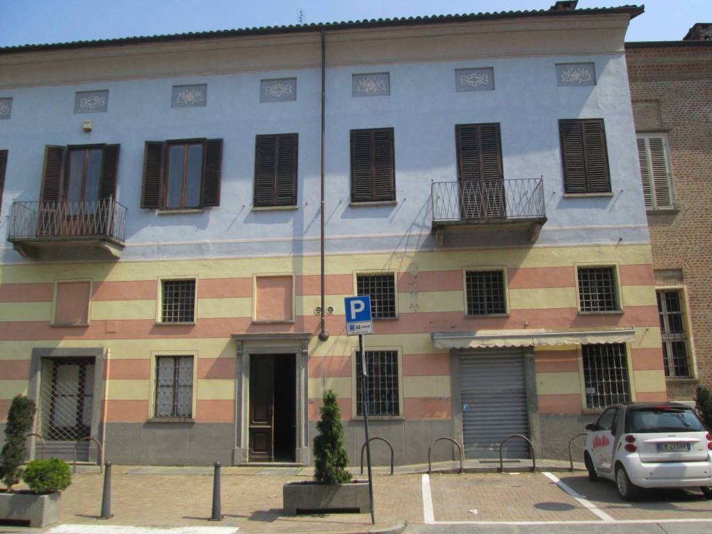 Negozio in affitto a Villafranca Piemonte via San Francesco d'Assisi, 18
