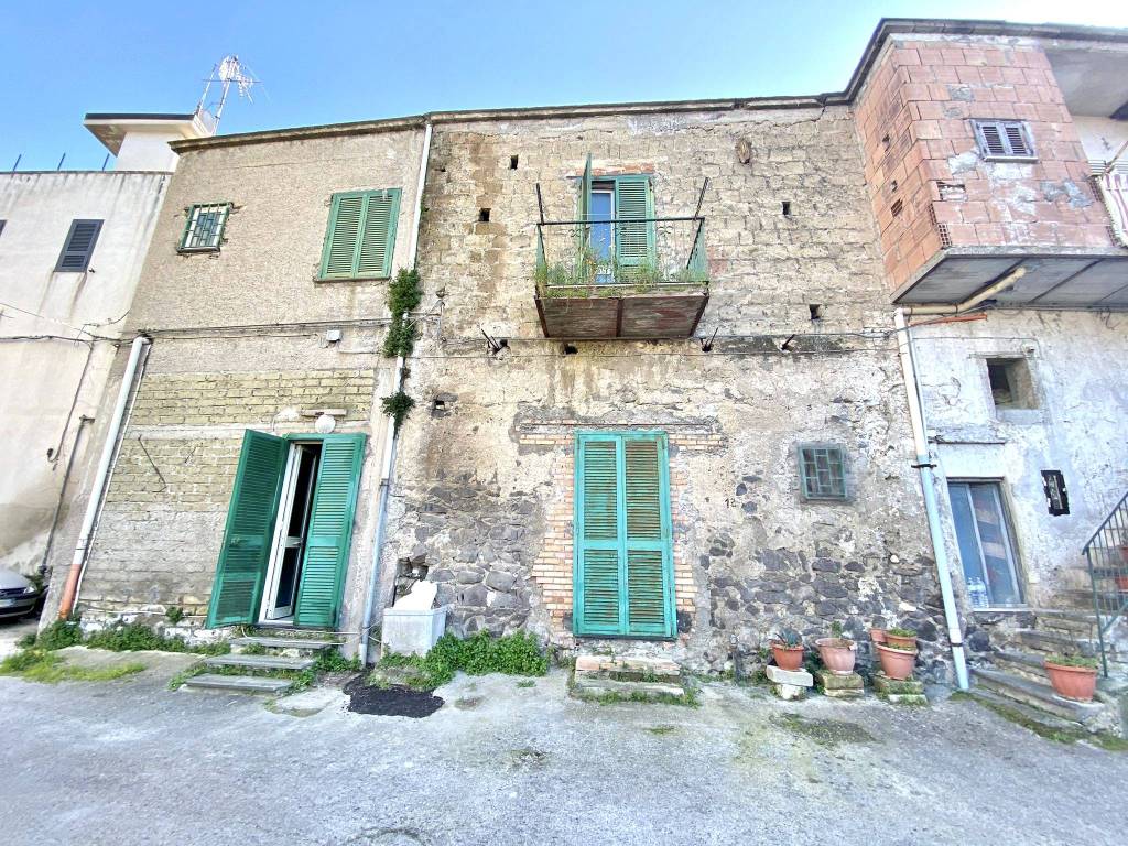 Casa Indipendente in vendita a Castello di Cisterna via Parrocchia, 21