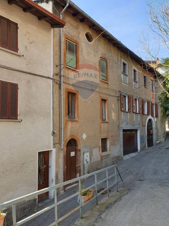 Appartamento in vendita a Montegrino Valtravaglia via Cesare Battisti, 8