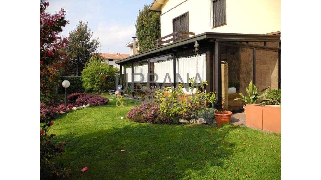 Villa in vendita a Fagnano Olona via Roma, 46