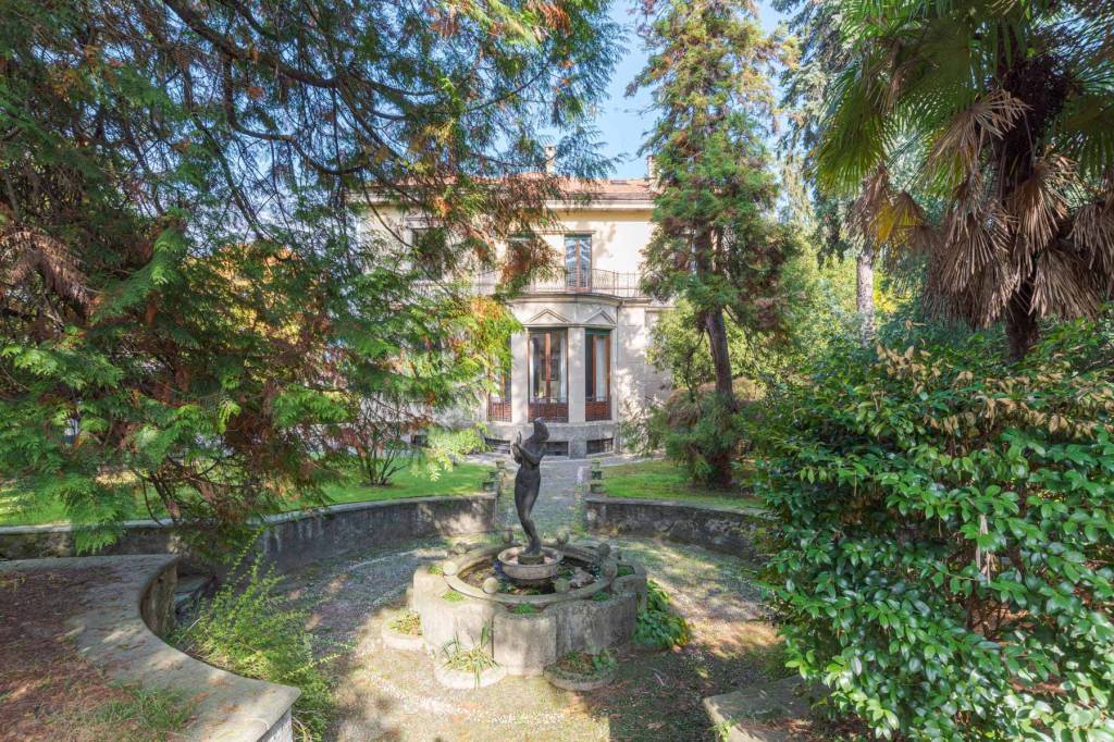 Villa in vendita a Stresa via Novara