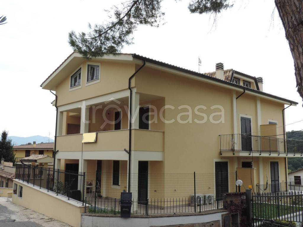Appartamento in vendita a Fara in Sabina via Enrico Toti, 17/a