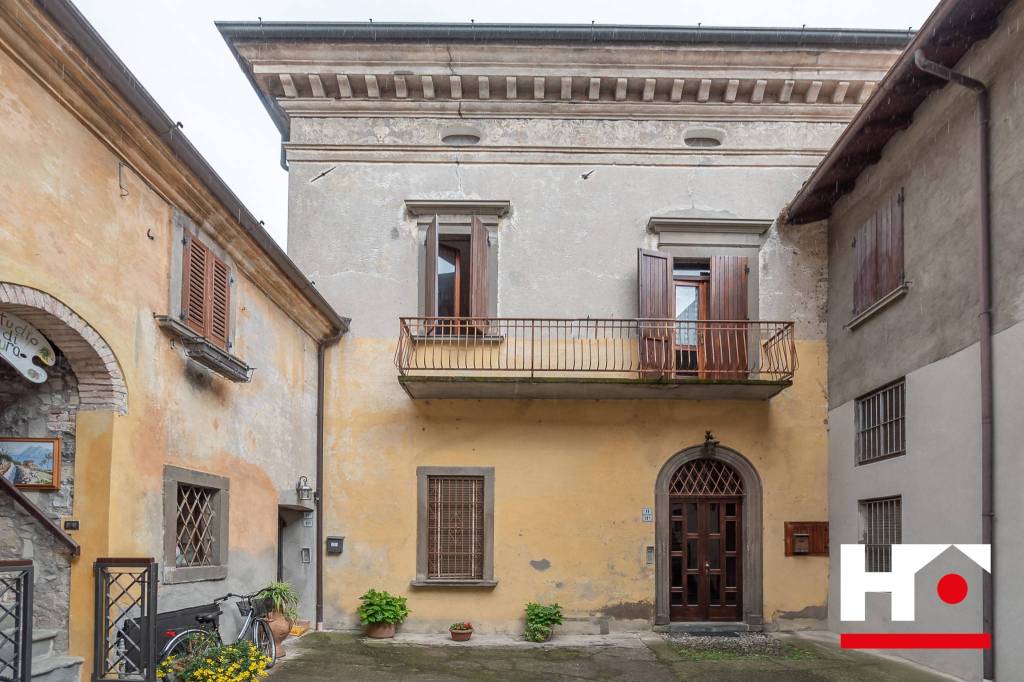 Appartamento in vendita a Monte Isola località Carzano, 11A