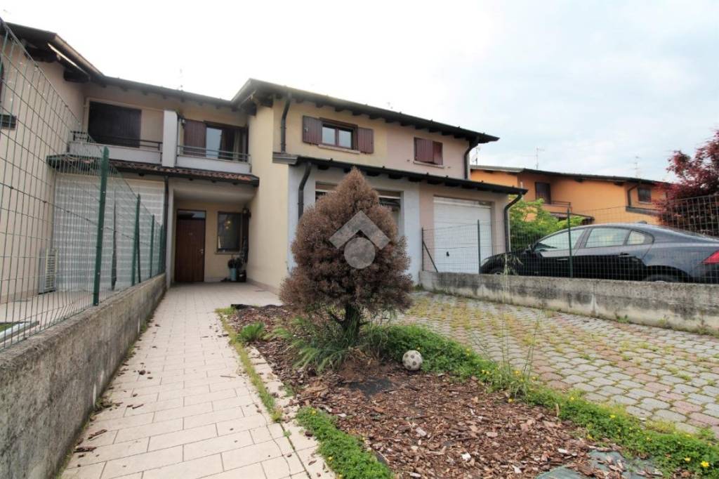 Villa a Schiera in vendita a Salvirola via Sabbioni, 14