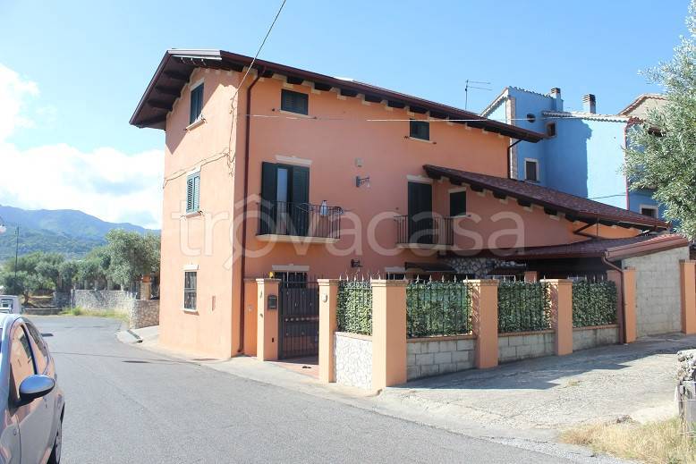 Villa in vendita a Mendicino via Santa Maria