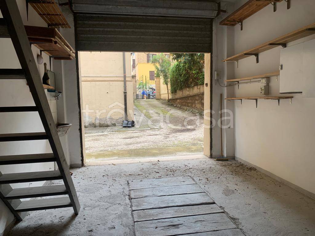 Garage in affitto a Roma via Eleonora d'Arborea