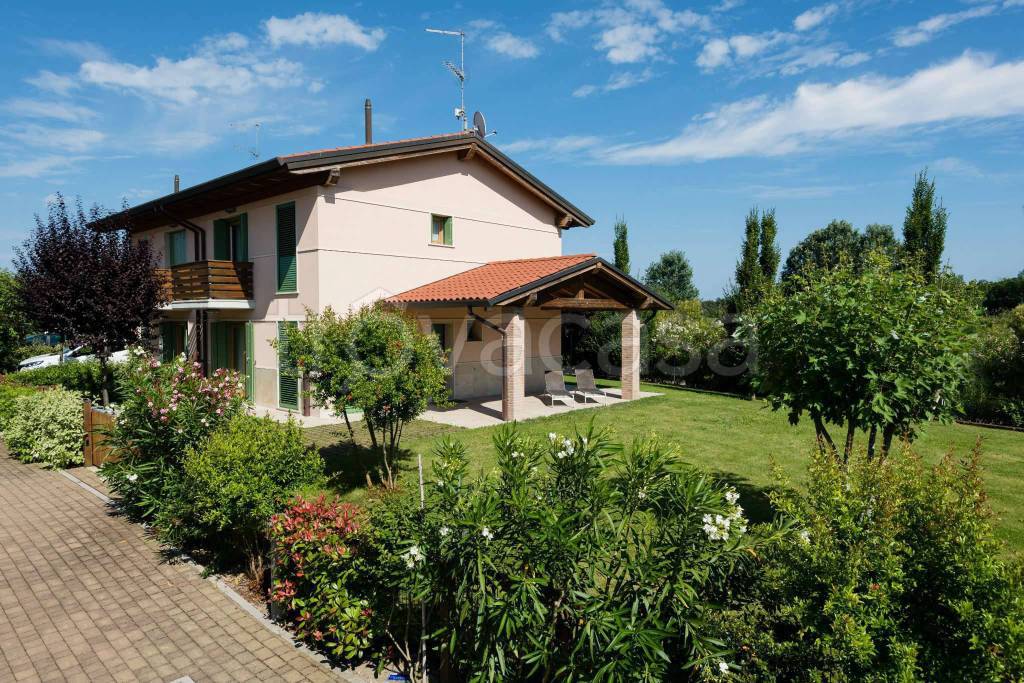 Villa Bifamiliare in vendita a Lignano Sabbiadoro via Casa Bianca