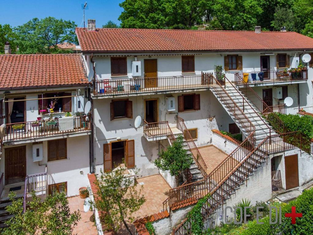 Villa Bifamiliare in vendita a Scandriglia via delle Ginestre