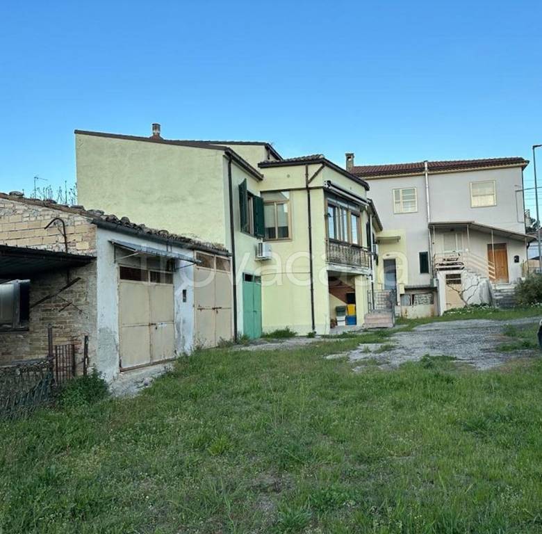 Casa Indipendente in vendita a Bolognano via Provinciale