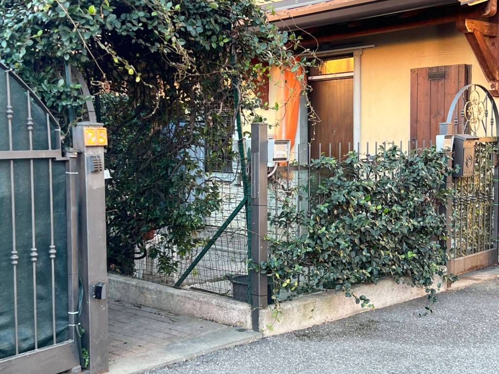 Appartamento in vendita a Boltiere via Benvenuto Cellini, 26