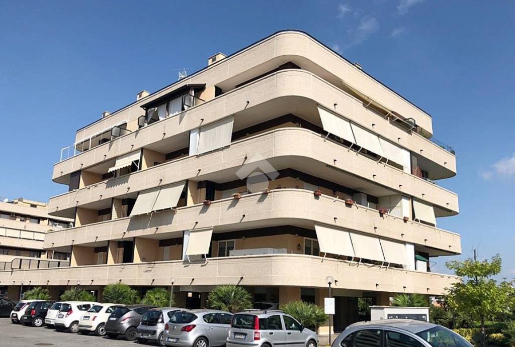 Appartamento in vendita a Roma via Valentino Cerruti, 4