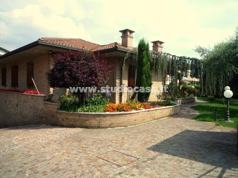 Villa in vendita a Barzana via Arzenate