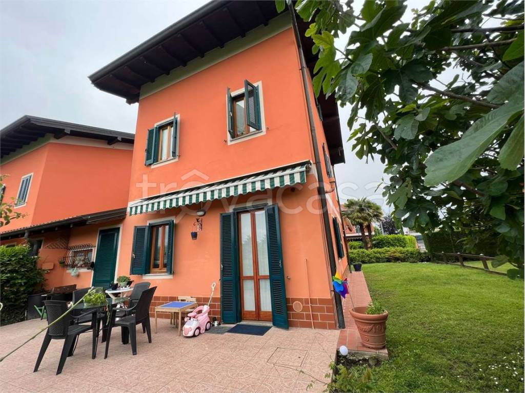 Villa Bifamiliare in vendita a Gattico-Veruno via Fornace , 2