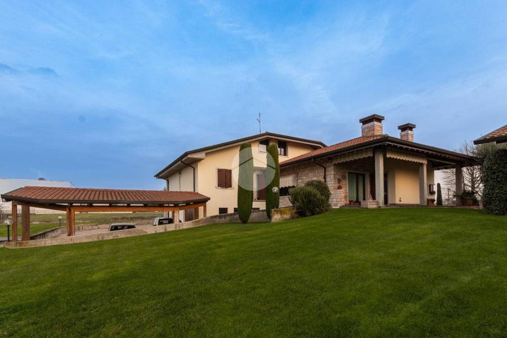 Villa in vendita a Pescantina via Valpolicella, 47