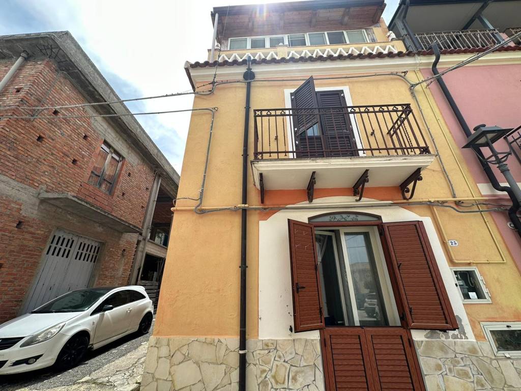 Casa Indipendente in vendita a Furnari via Ugo Foscolo