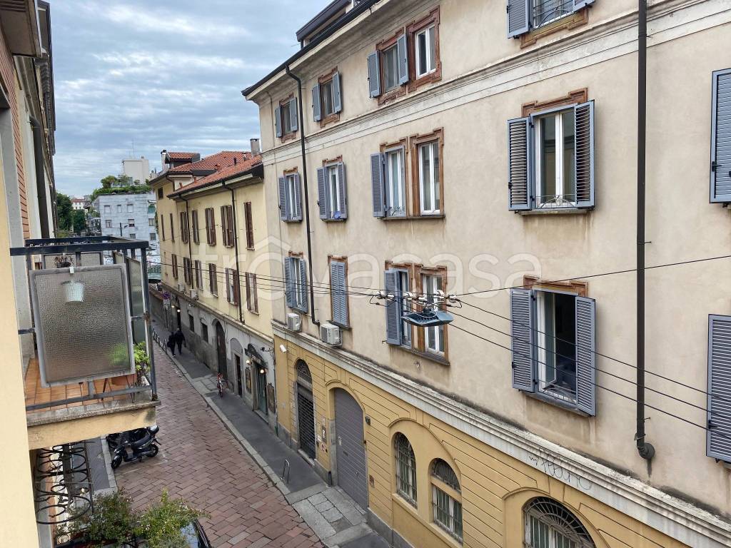 Appartamento in affitto a Milano via Tortona