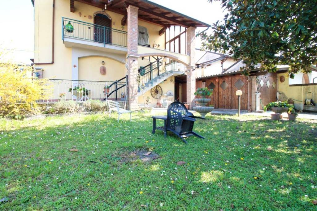 Villa Bifamiliare in vendita a Bressana Bottarone via V Martiri della Liberazione, 97