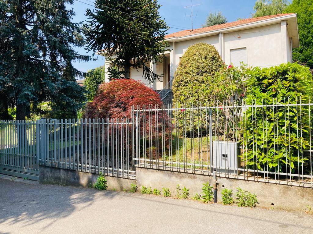 Villa in vendita a Cardano al Campo via Padre Zocchi, 1