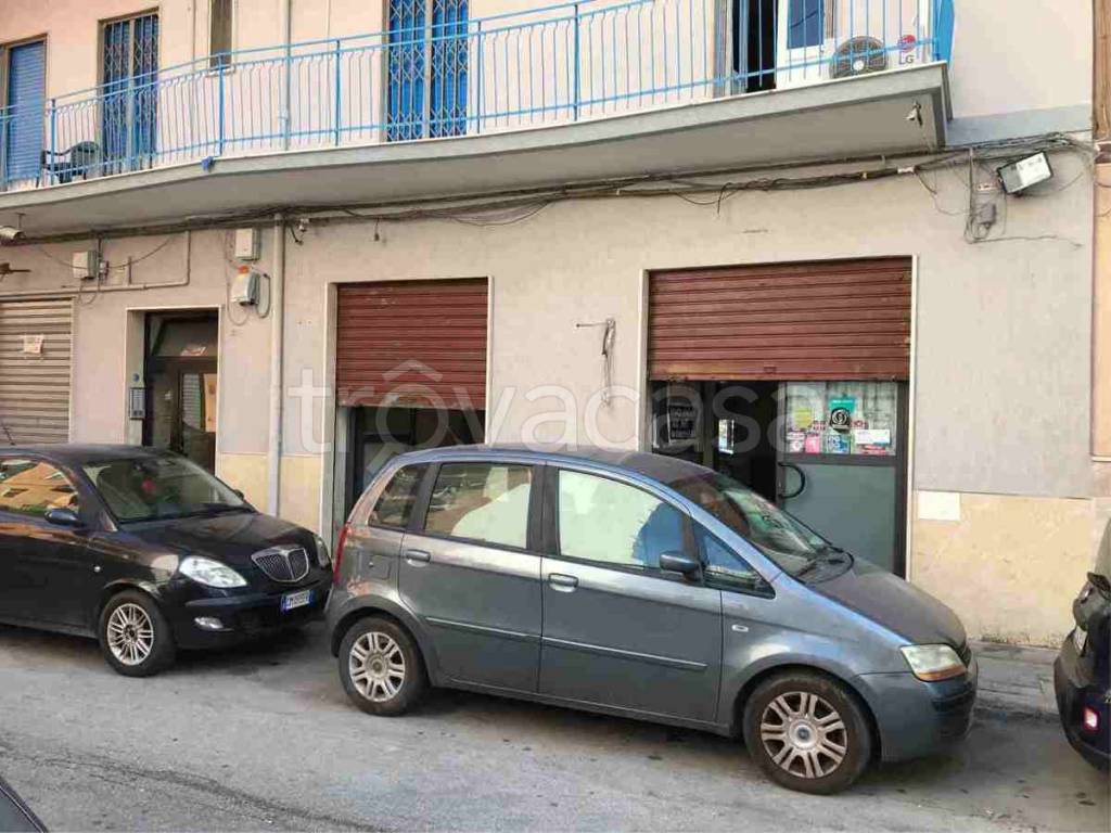 Negozio in vendita a Taranto via Lupoli, 37