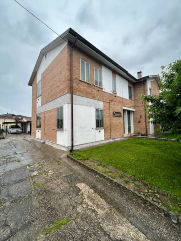Villa Bifamiliare in vendita a Gazoldo degli Ippoliti via Guglielmo Marconi