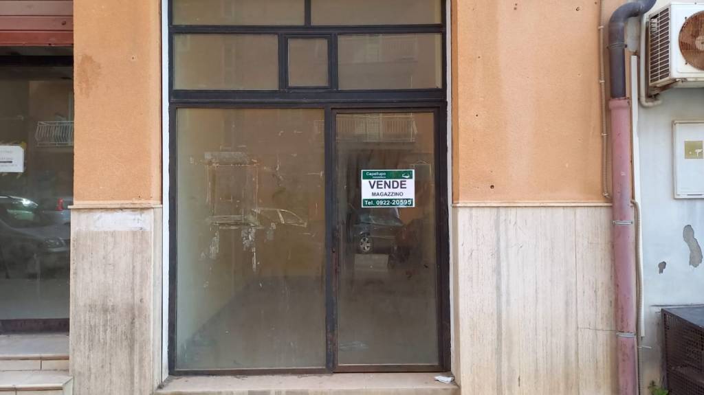 Negozio in vendita ad Agrigento via Alessandro Manzoni, 53