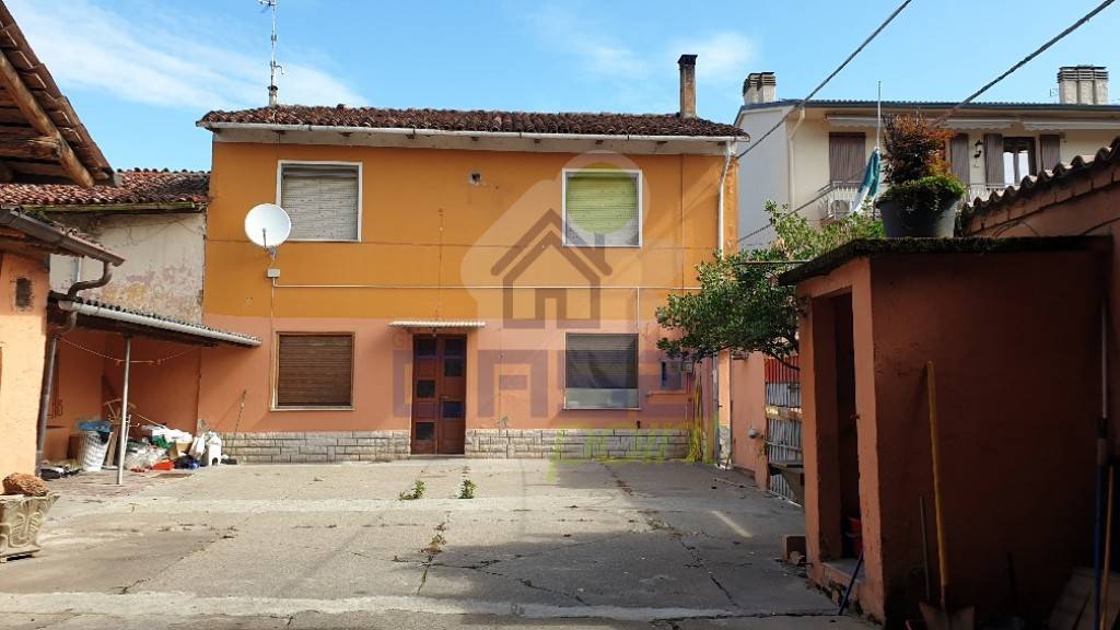 Casa Indipendente in vendita a Robecco d'Oglio a. Volta n. 4