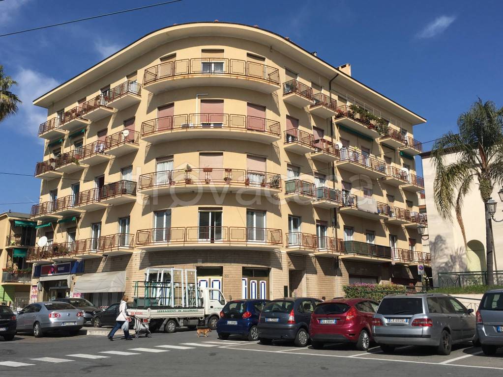 Appartamento in vendita a Bordighera piazza Giuseppe Garibaldi, 34