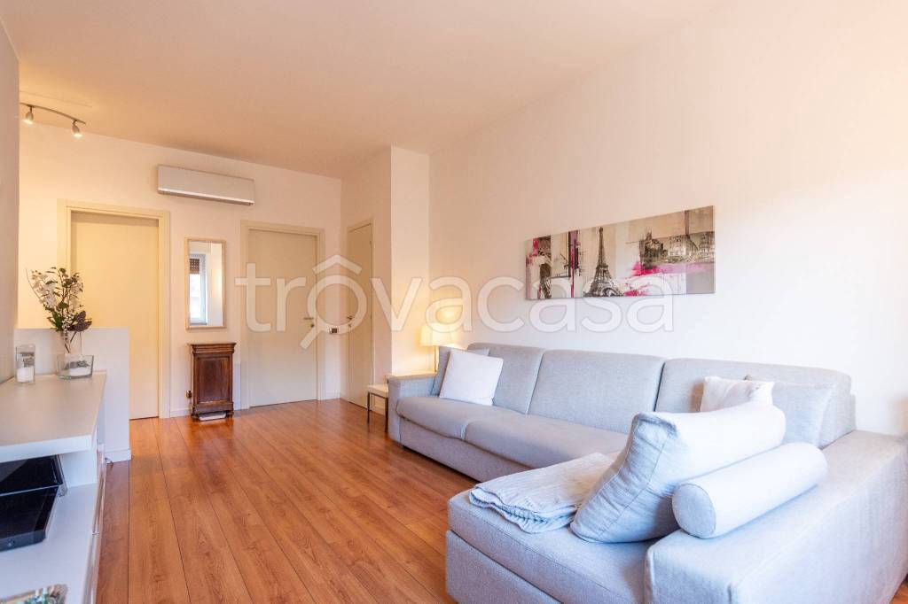 Appartamento in vendita a Milano via Val di Sole, 14