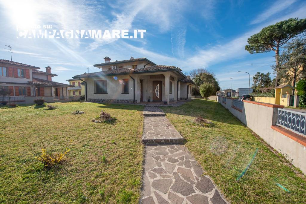 Villa in vendita a Riva del Po via 2 Febbraio, 10h