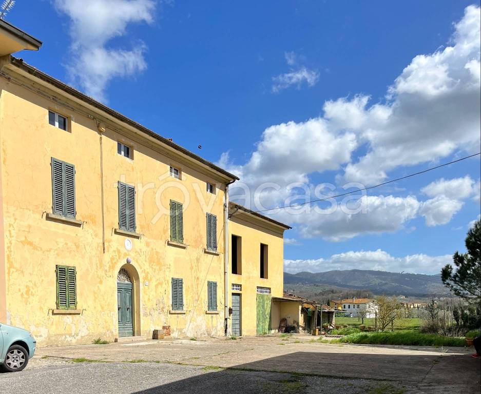 Casale in in vendita da privato a Larciano via Vecchia Milloni, 400