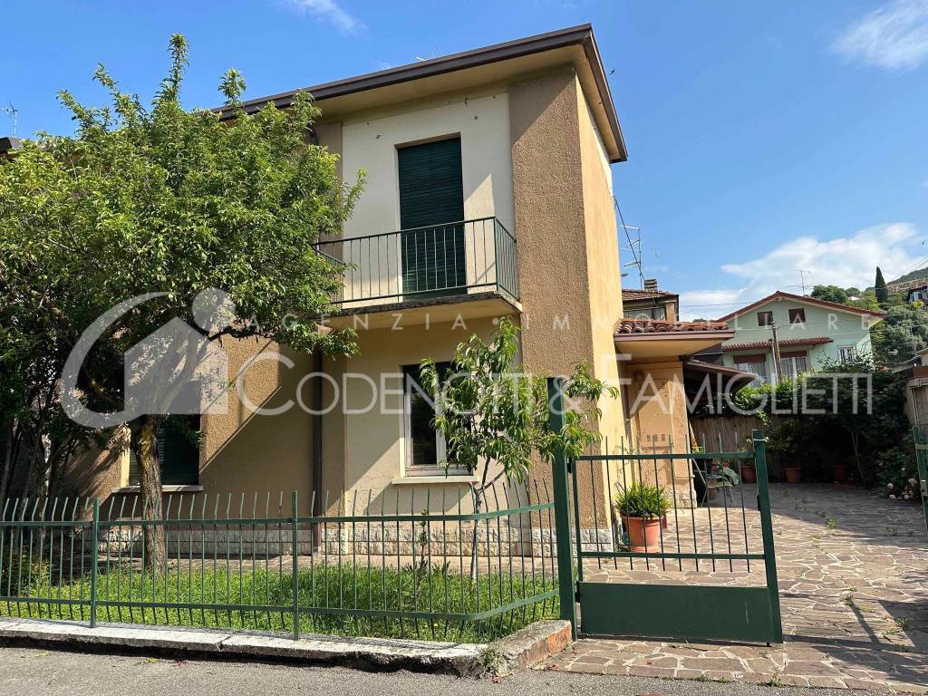 Villa Bifamiliare in vendita a Rezzato via Pietro Mascagni, 7