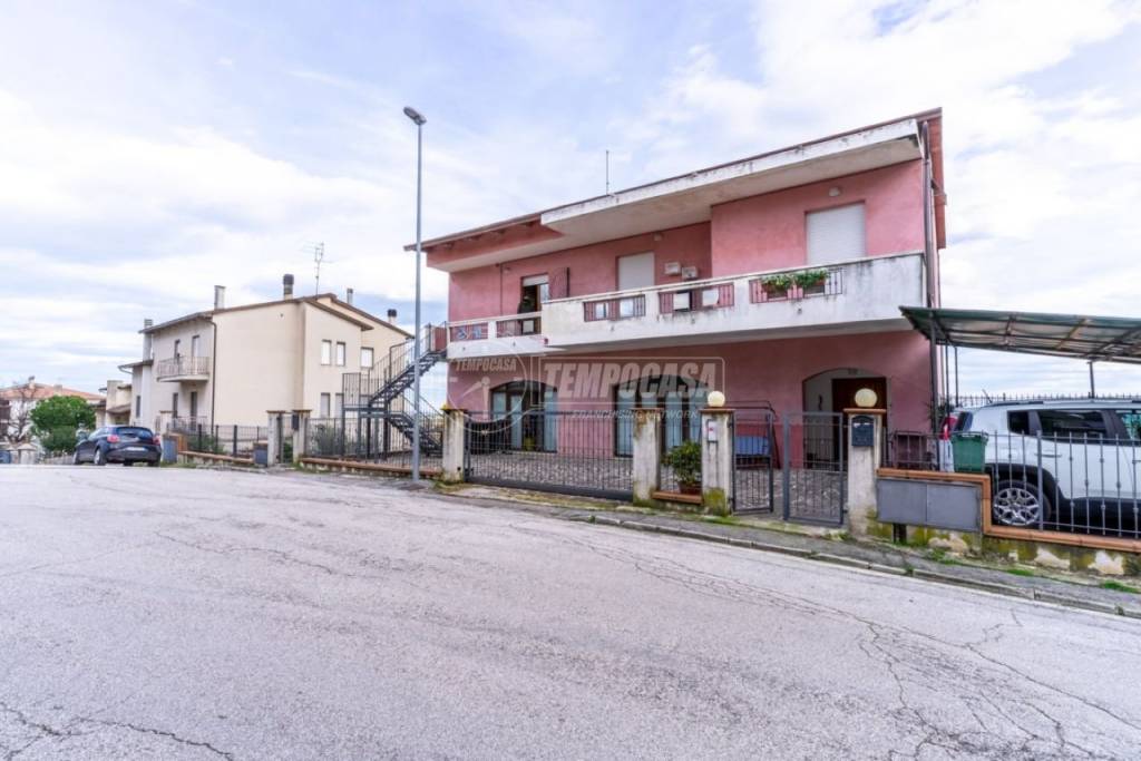 Casa Indipendente in vendita a Montegranaro via Giuseppe Di Vittorio, 67