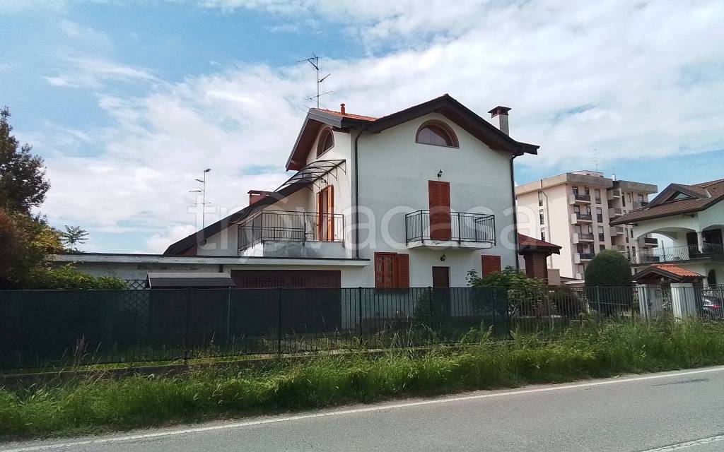 Villa Bifamiliare in vendita a Samarate via Torino