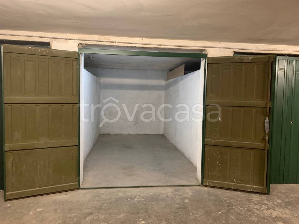 Garage in vendita a Verona via Lorenzo Montano, 1