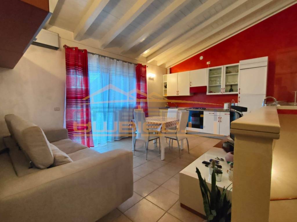 Appartamento in vendita a Brembate di Sopra via Ugo Foscolo, 22