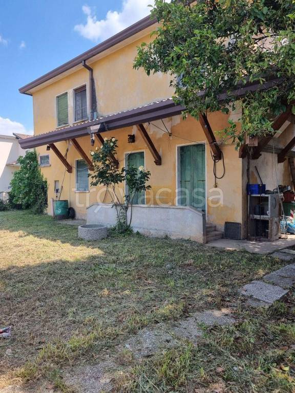 Villa in vendita a Pieve di Soligo via Don Mario Gerlin, 8