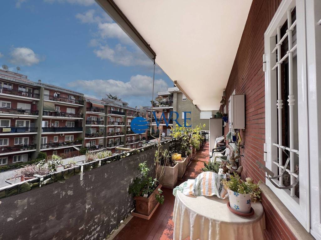 Appartamento in vendita a Roma via Angelo Baldassarri