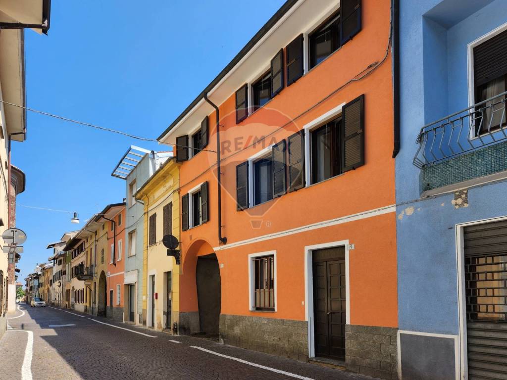 Casa Indipendente in vendita a Galliate via San Giuseppe Maria Gambaro, 73