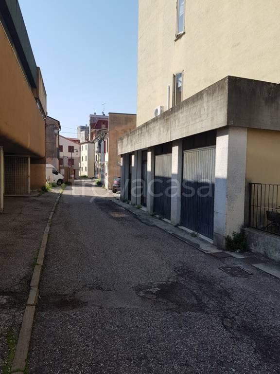 Garage in vendita a Rovigo via Enrico Toti, 31
