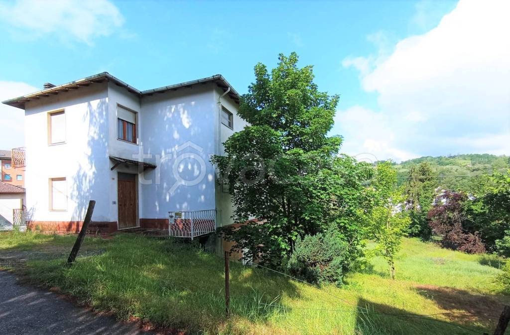 Villa Bifamiliare in vendita a Ovada via Torino