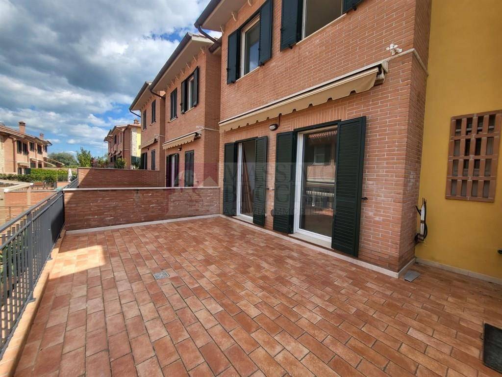 Villa a Schiera in vendita a Siena