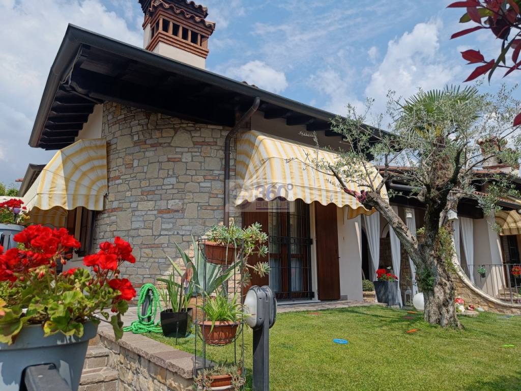 Villa Bifamiliare in vendita a Rodengo Saiano via Biline