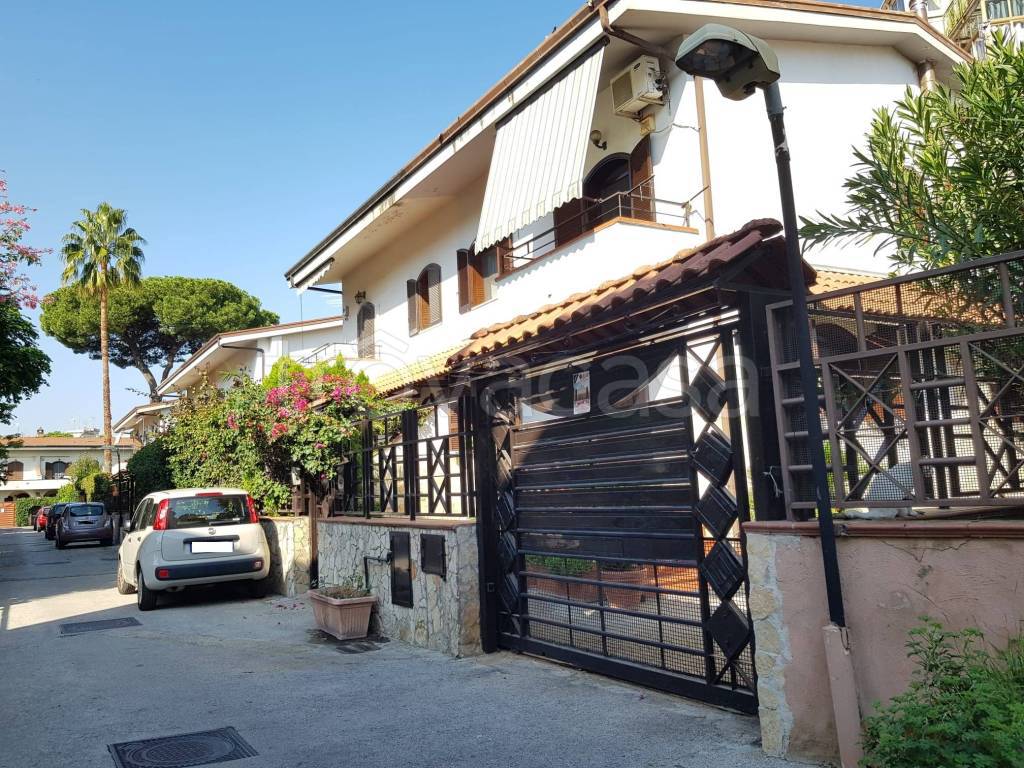 Villa in vendita a Melito di Napoli via Roma, 8