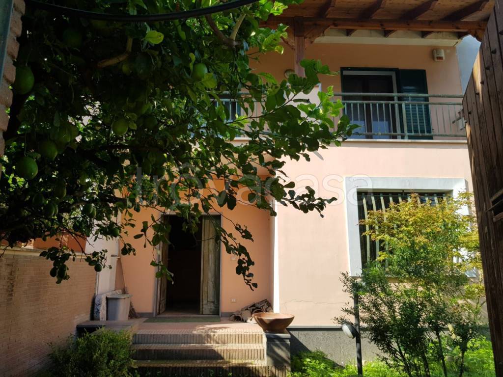 Villa in vendita a Melito di Napoli via Enrico Fermi, 61